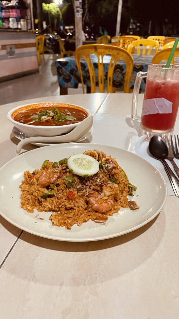 Nasi=ご飯、Mee=麺、Ayam=鶏、Ikan=魚